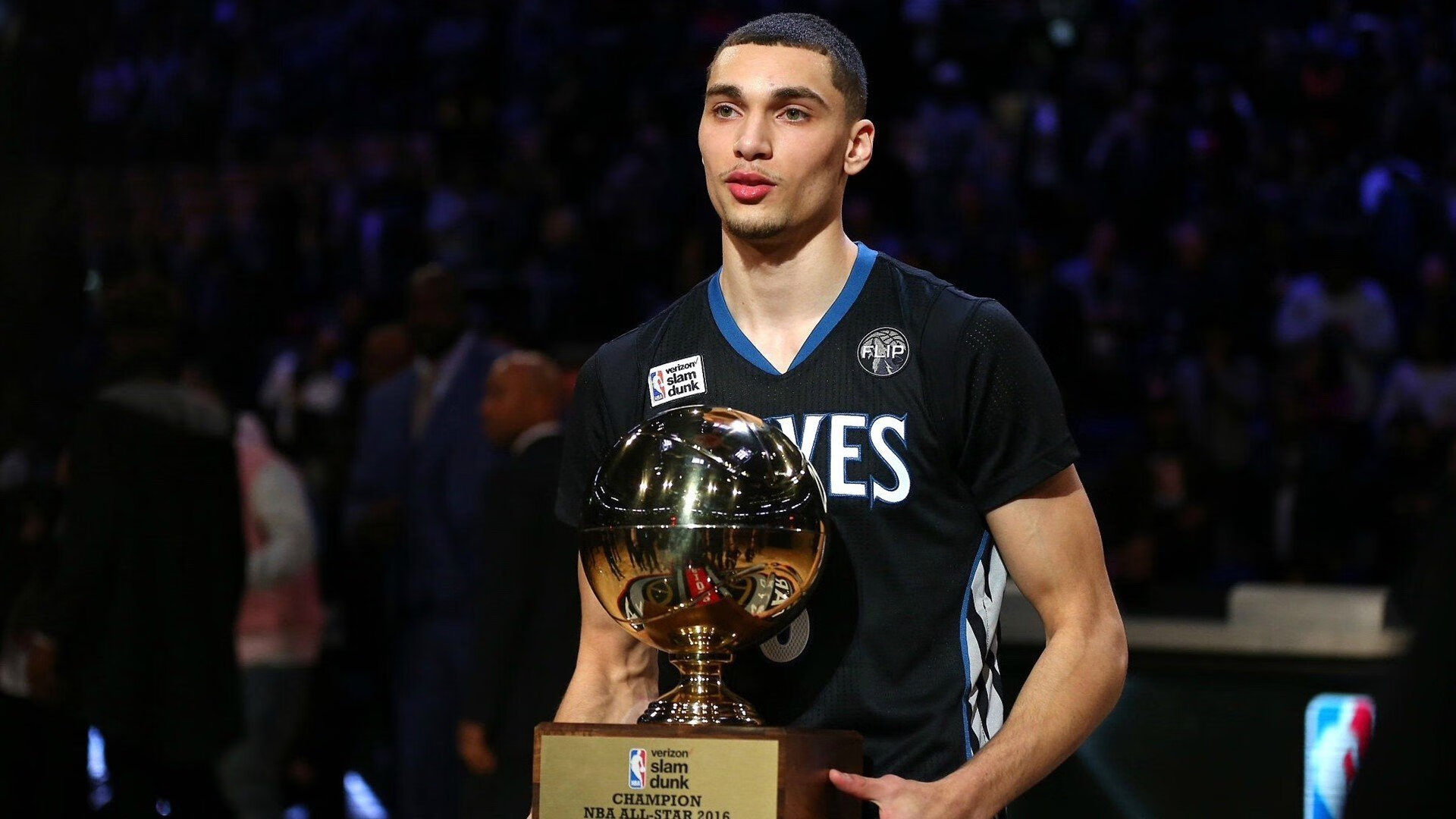 篮球比赛观众人数统计